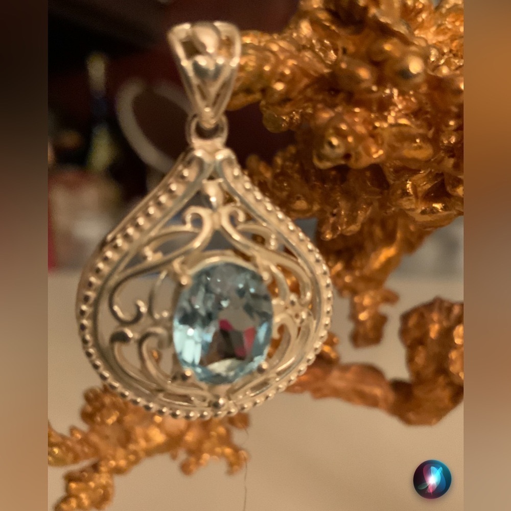 Beautiful Pendant w/Blue CZ